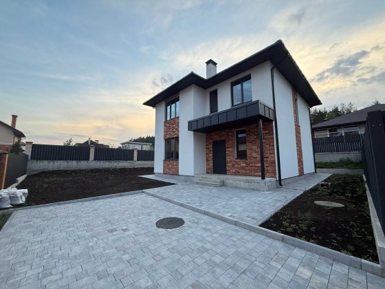 Якісний  цегляний будинок з терасою біля Києва в закритому містечку Ірпінь