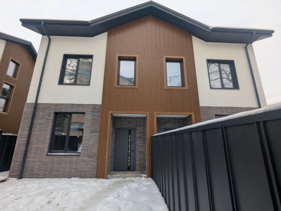 Будинок (дуплекс) біля парку.Газ. Ирпень