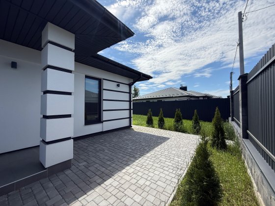 Пролам одноповерховий будинок з ремонтом з ландшафтним дизайном Буча