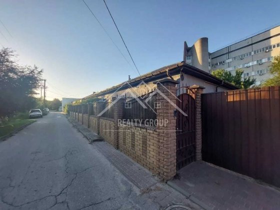 Продаж затишного будинку в центрі міста на березі річки по вул.Чкалова Кривой Рог