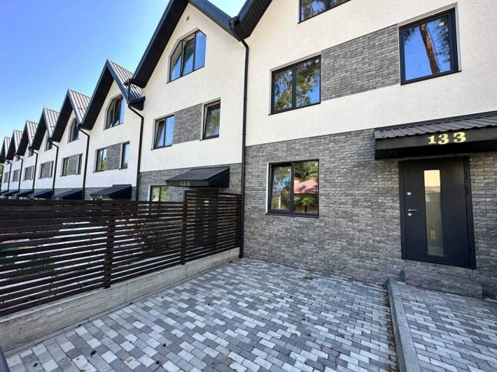 Таунхаус в Бучі біля школи, з центральними комунікаціями. - фото 1