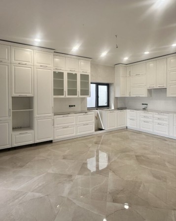 Будинок 207 м2. з ремонтом і басейном . Зручний виїзд на Київ. - фото 1