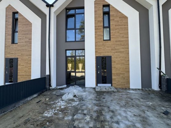 Таунхаус 100 кв з великою ділянкою. Газ . Можно заходити на ремонт Ирпень