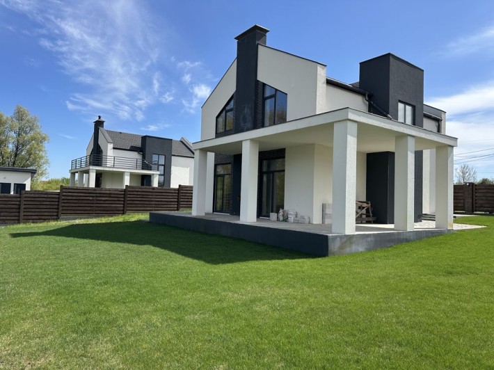 Продаж будинку на 10 сотках з виходом до озера. 170 тис. $ - фото 1