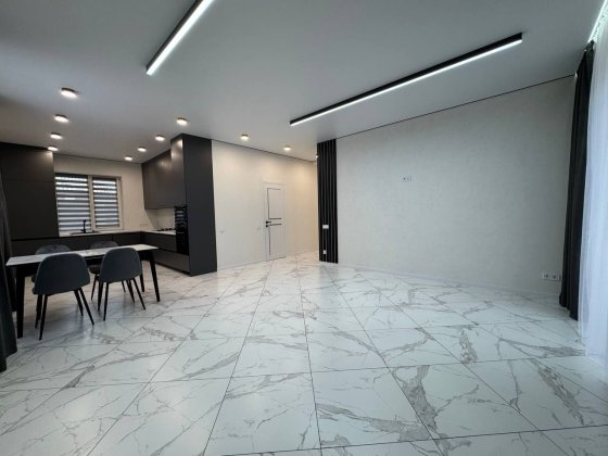 Продаж шикарного будинку з дизайнерським ремонтом та великою ділянкою Буча