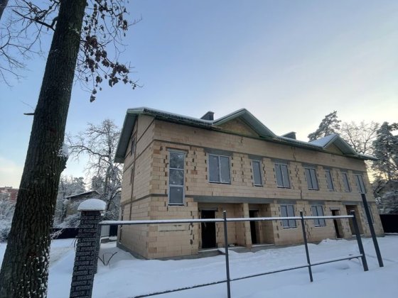 Продам кутовий таунхаус біля Центрального парку, окремий заїзд Ірпінь