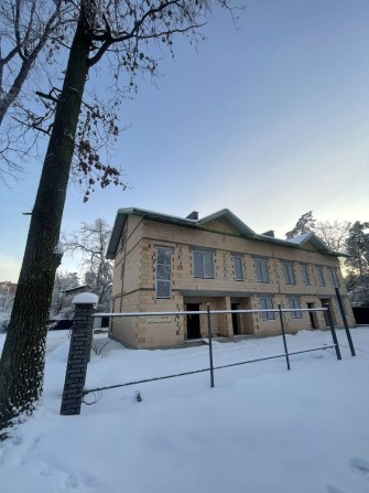 Продам кутовий таунхаус біля Центрального парку, окремий заїзд - фото 1