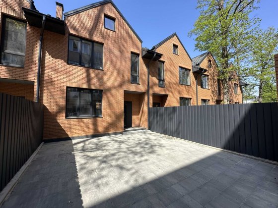 Продам Таунхаус з Переднім Двором в Центрі. Центральні Комунікації ГАЗ Ірпінь