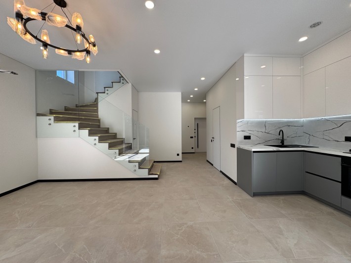 Дуплекс в центрі Бучі. Новий ремонт. Центральні комунікації. Газ! - фото 1