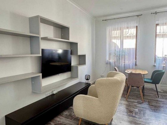 Продаётся дом в центре города, рядом с пл. Освобождения рекой и парком