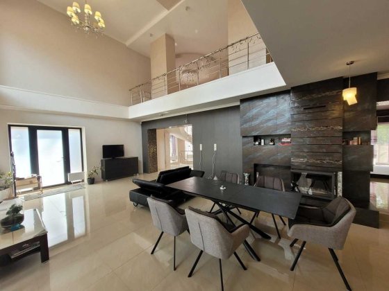 Будинок з Ремонтом  Лісовій Бучі на 10 сотках.є власний басейн,з Газом Буча