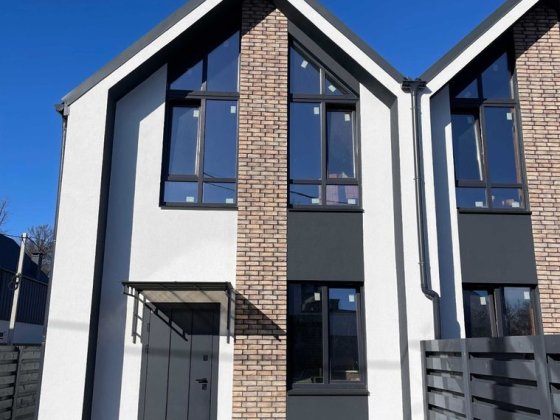 Якісний дуплекс з центральними комунікаціями. Закрита тереторія Ирпень