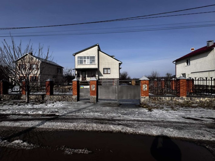 Окремий  2-х поверховий цегл.  будинок - фото 1