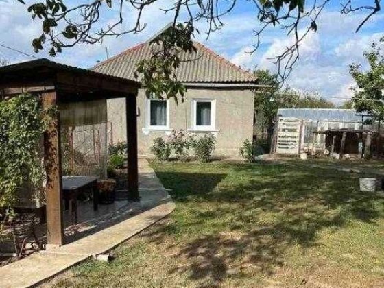 У продажу будинок неподалік від міста. Полтава