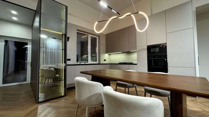 Укомплектований котедж з ремонтом і терасою | міські комунікації - фото 1