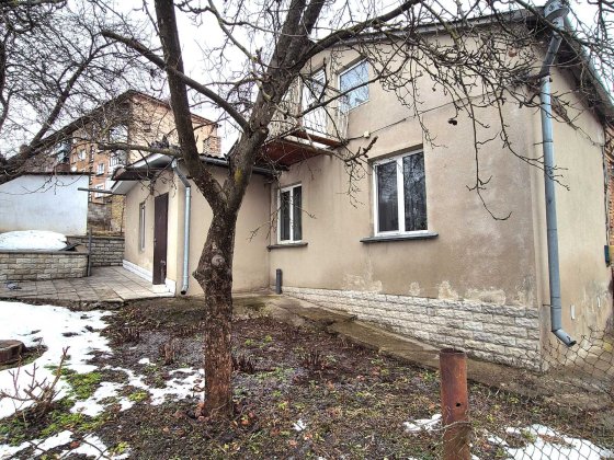 √ Продаж цегляного будинку з гаражем та ділянкою 4.8 сот Ровно