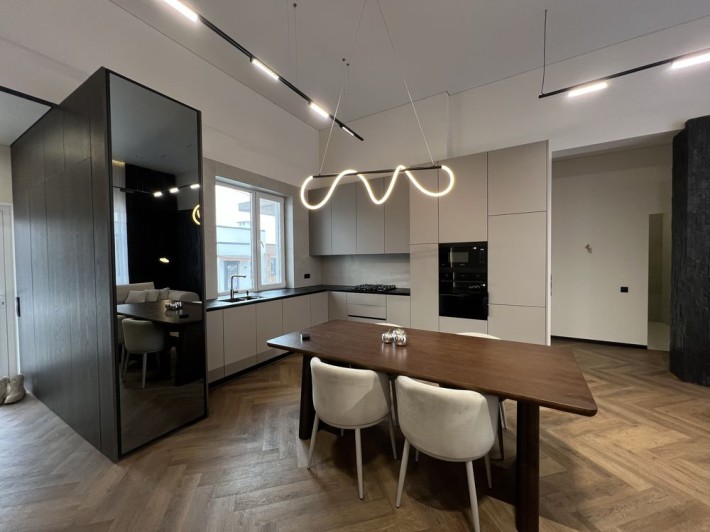 котедж з якісним преміум ремонтом, закрите містечко, 2 паркомісця - фото 1