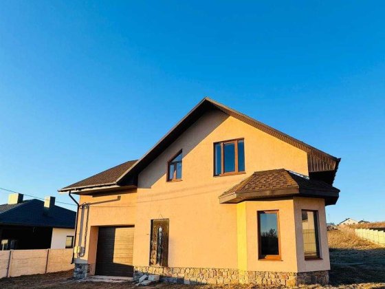 Продам будинок з чорновими роботами! =) Рівне