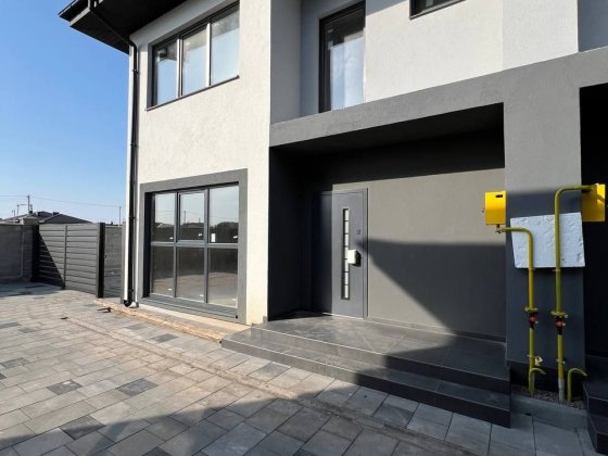 Продам якісно збудований котедж. Р-н Газовик. Без комісії для покупця Ровно