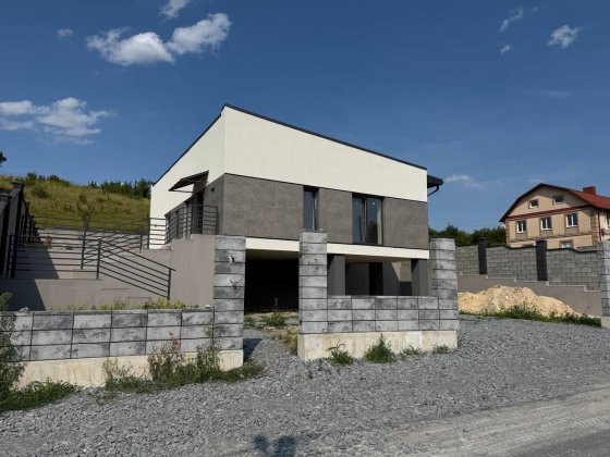 Продаж готового будинку за авторинком з хорошою ділянкою Рівне