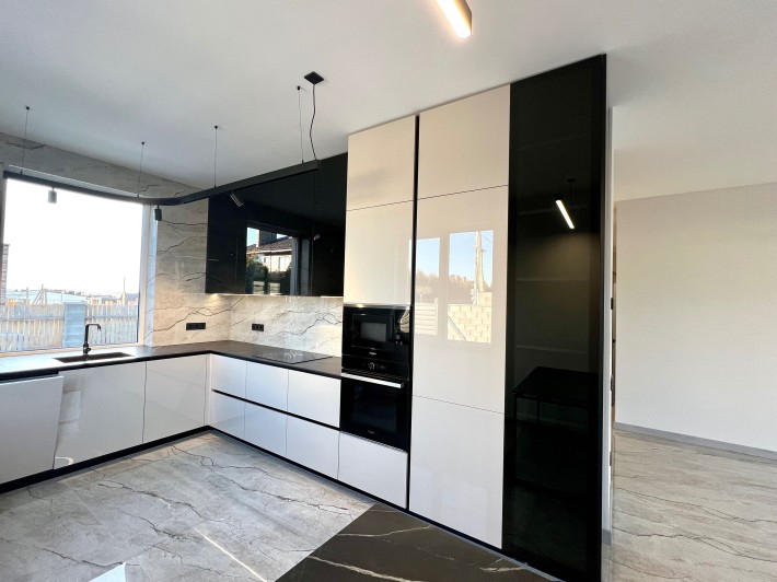 Продаж укомплектованого будинку з ремонтом "на Щасливому" з гаражем - фото 1