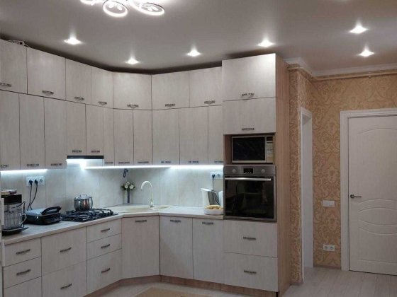 Центр! Продаж тауна через дорогу від школи Буча