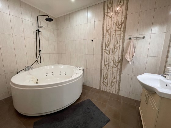 Продас сучасного будинку в центральній частині Бучі з газом Буча