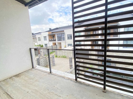 Просторий кутовий котедж 139,8 м² у мікрорайоні Щасливе Рівне