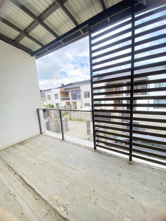 Просторий кутовий котедж 139,8 м² у мікрорайоні Щасливе - фото 1