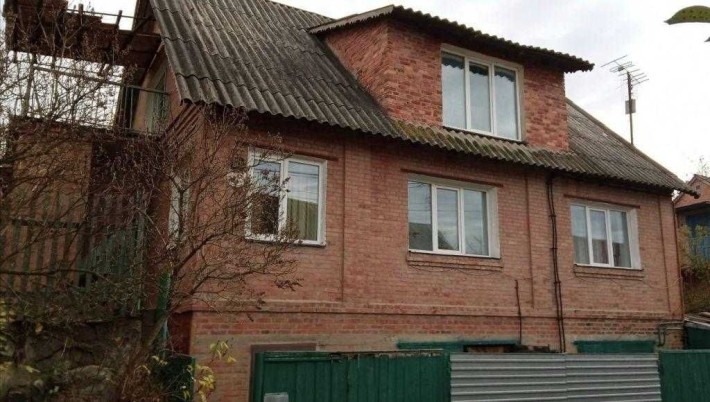 У продажу цегляний двоповерховий будинок - фото 1