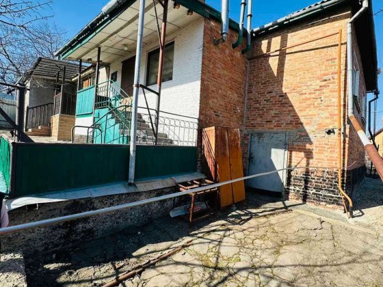 Продам частину будинку в районі Центру!