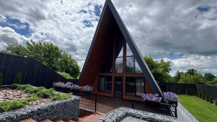 Будинок A-frame з ділянкою, терасами та ремонтом. без комісії - фото 1