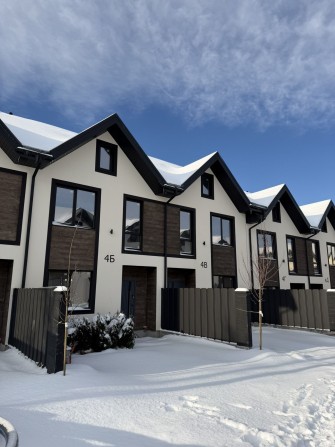 Продам Таунхаус з центральними комунікаціями - фото 1