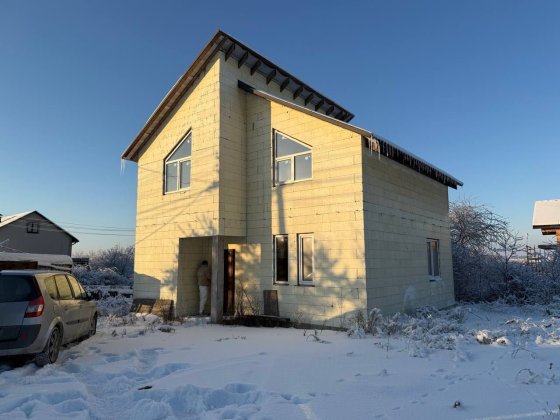 Продам 2-поверховий будинок 110 м² з ділянкою 5 соток, документ готові