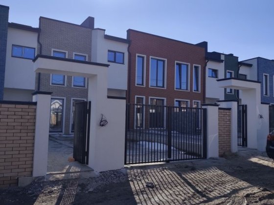 БЕЗ КОМІСІЇ ДЛЯ ПОКУПЦЯ!!! Продам котедж з міськими мережами. Щасливе Рівне