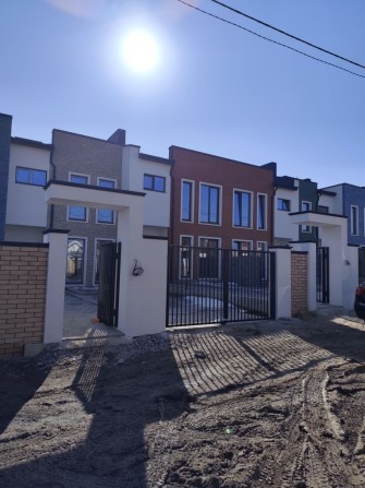 БЕЗ КОМІСІЇ ДЛЯ ПОКУПЦЯ!!! Продам котедж з міськими мережами. Щасливе - фото 1