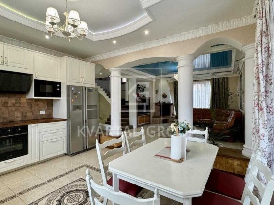 Якісний будинок з ремонтом та бомбосховищем Буча