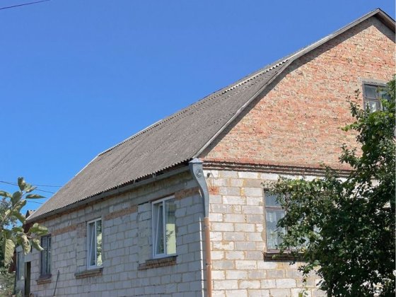 Терміновий продаж 1/2 будинку. 35 000$ Рівне