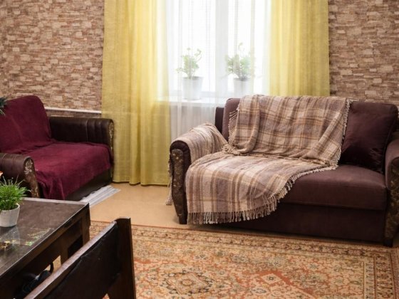 Окремий цегляний будинок, 3 кімнати — теплий, меблі, житловий стан