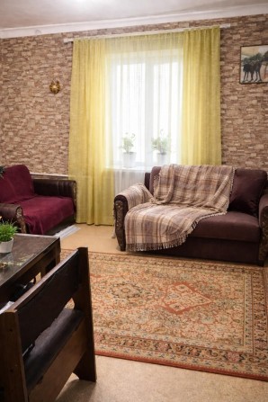 Окремий цегляний будинок, 3 кімнати — теплий, меблі, житловий стан - фото 1