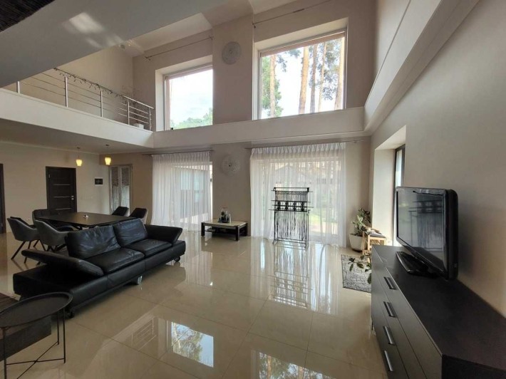 Преміум будинок 390 м² з басейном, ставком та ландшафтним дизайном - фото 1