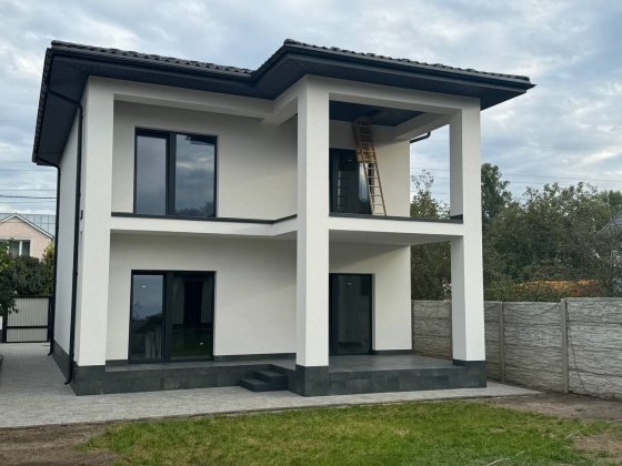 Будинок в Бучі біля озера.Під  програми Буча