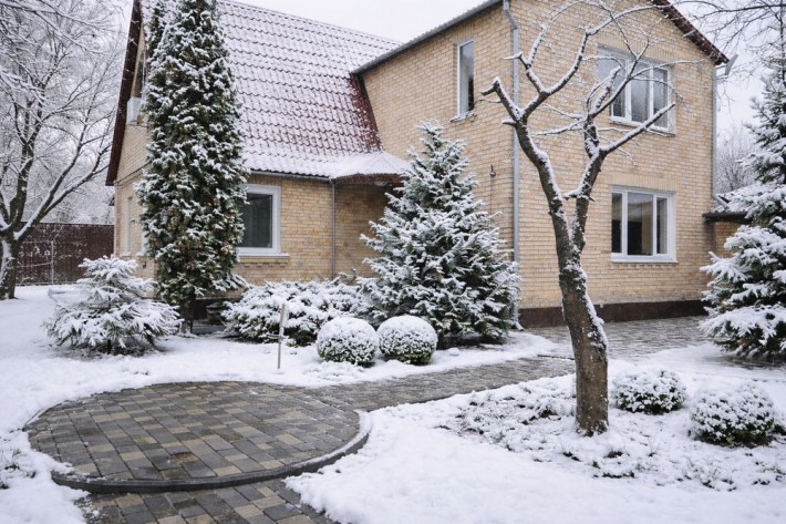 Будинок з ремонтом та з гаражем в Бучі! Хороший район! - фото 1