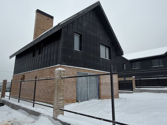 Продам будинок . Стоянка, класна локація.