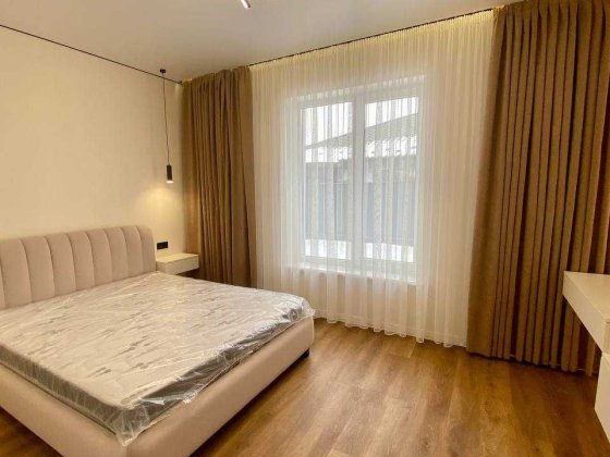 Стильний будинок з ремонтом Буча