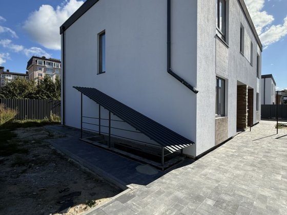 Дуплекс в центрі міста Буча з підвалом і центральними комунікаціями! Буча