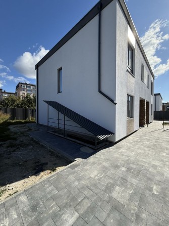 Дуплекс в центрі міста Буча з підвалом і центральними комунікаціями! - фото 1