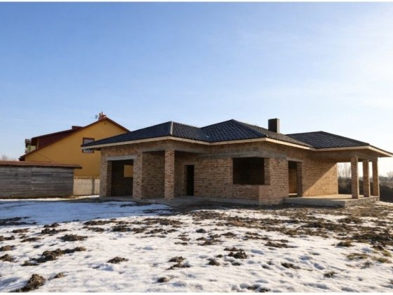 Будинок з власним ставком  за ціною котеджу Ровно