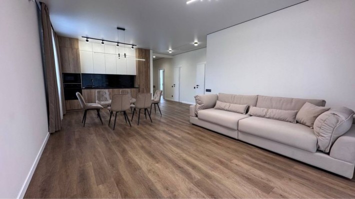 Сучасний будинок 100 м² з ремонтом, навісом для авто | 4+1 сот в Бучі! - фото 1