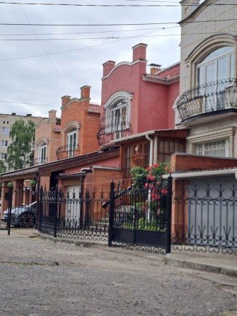 Таун-хауз з 4 спальнями і окремим двором в місті Суми на Троїцькій - фото 1